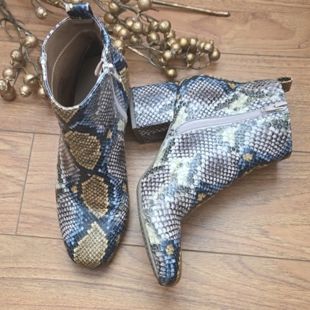 ⭐️ Host Pick ⭐️George| Multicolored Faux Leather Snakeskin Ankle Boots